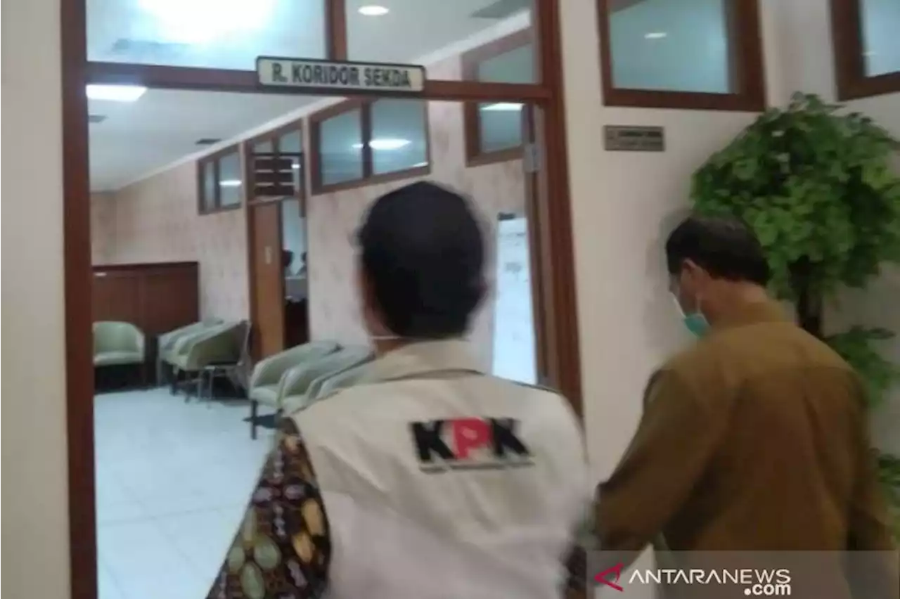 KPK geledah sejumlah ruangan Kantor Pemerintah Kabupaten Penajam