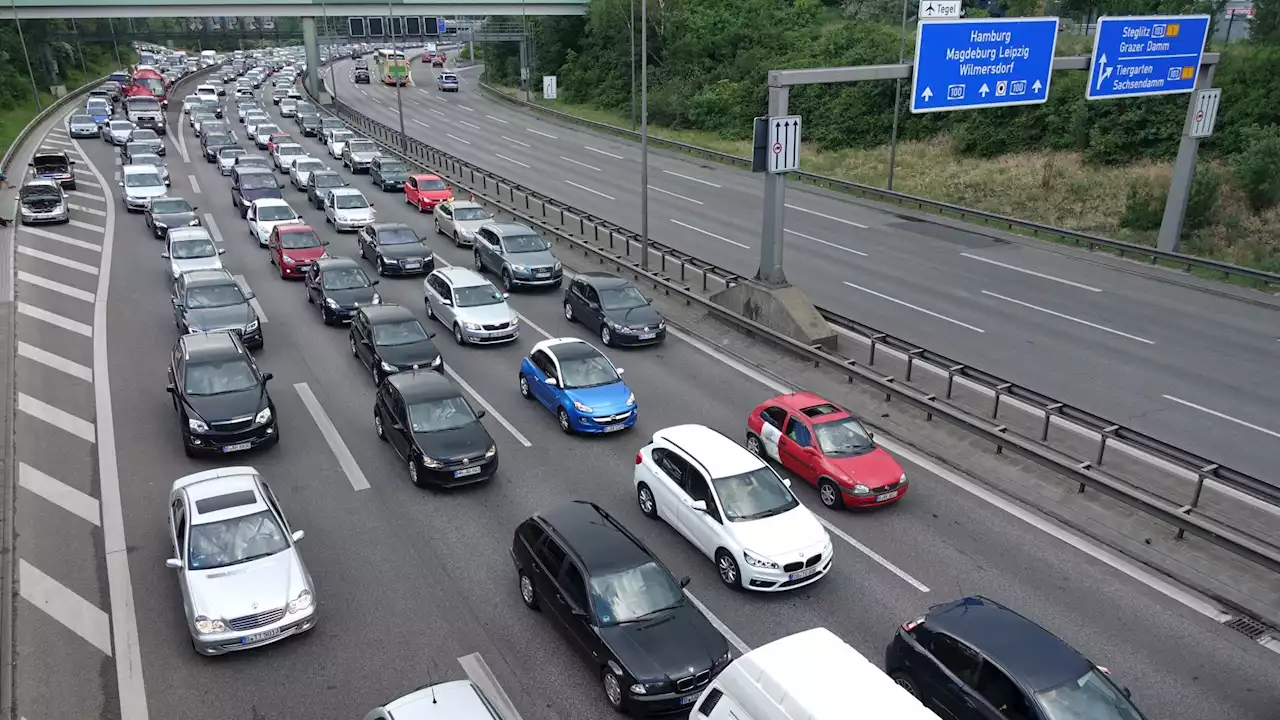 Zwei Verletzte bei Lkw-Unfall auf A15