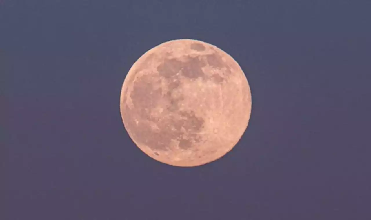 Full Moon: Staggering Wolf Moon rises over UK - how to get the best views