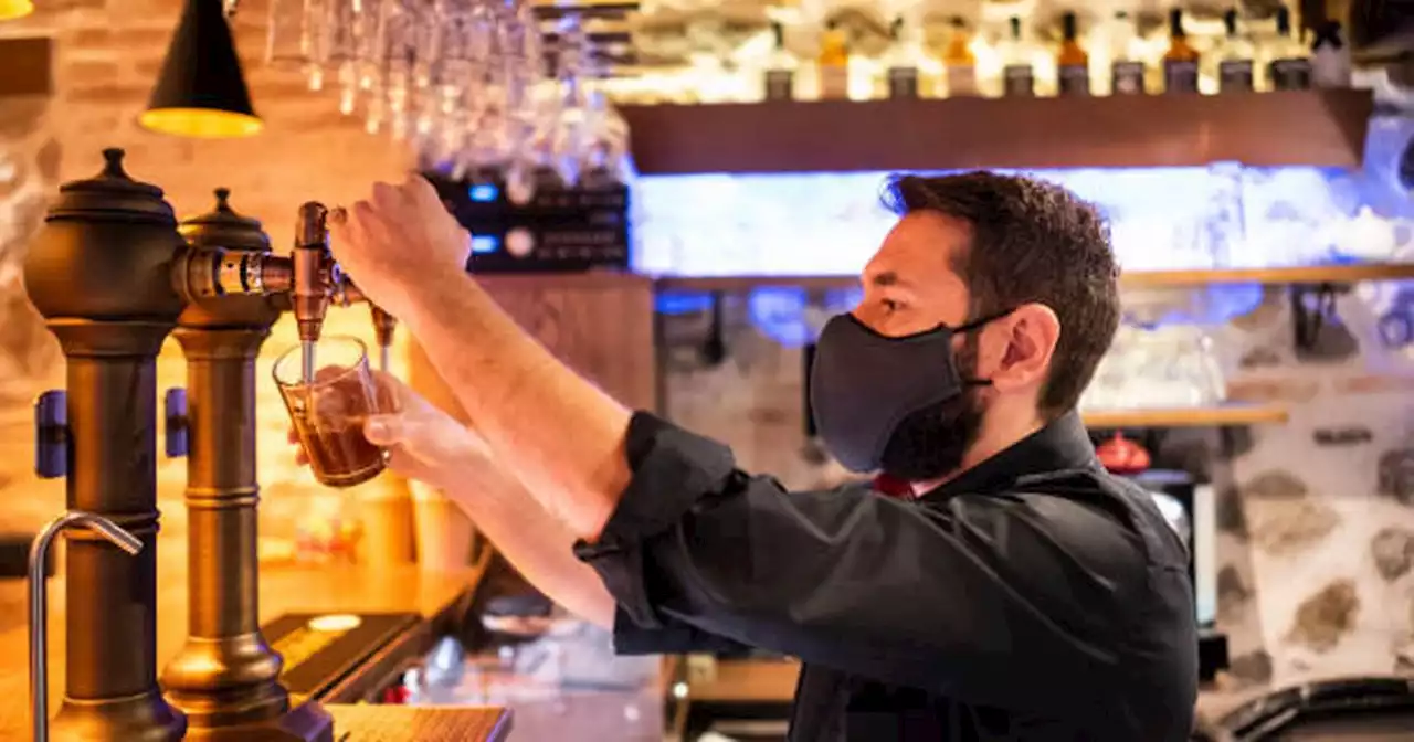 All we know ahead of crunch decision on when Irish pubs closing time end