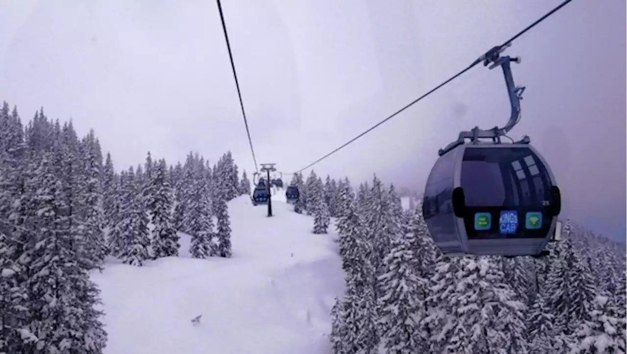 Salzburg: Skifahrer stürzt am Parkplatz in den Tod