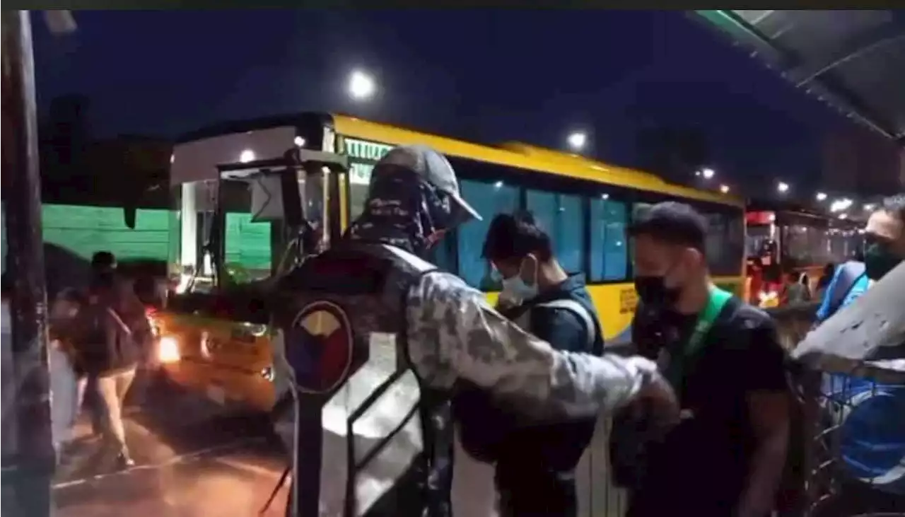 More than 50 apprehended in QC, Caloocan as ‘No Vax, No Ride’ policy takes effect