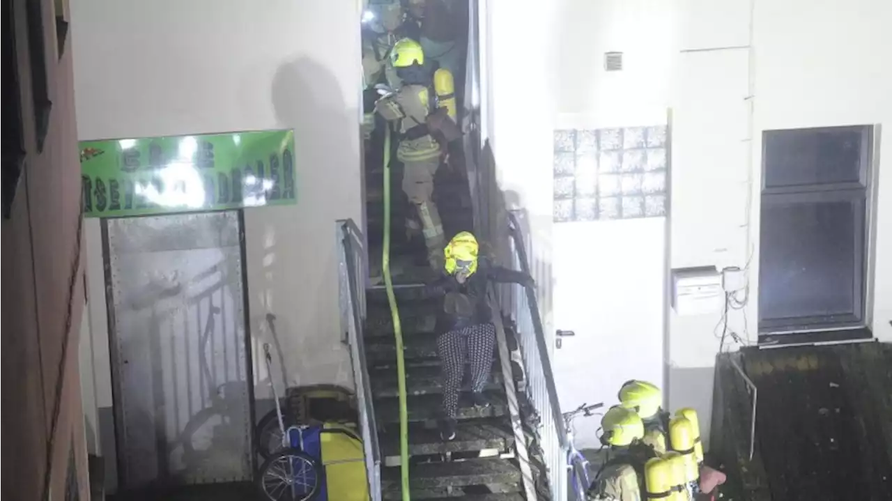 Wohnungsbrand in Neukölln: Feuerwehr rettet 20 Bewohner