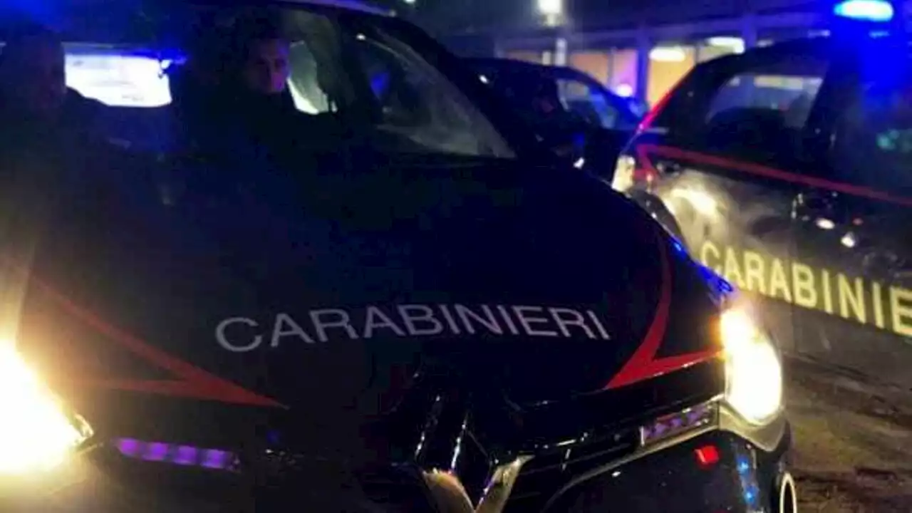 Aggredito alle spalle, barista reagisce e mette in fuga il rapinatore