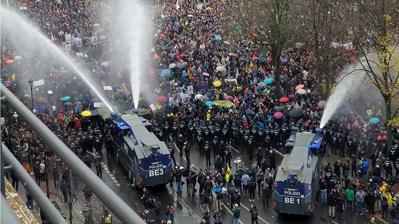 Nach Gewalt bei Corona-Demo in Berlin: Bewährungsstrafe