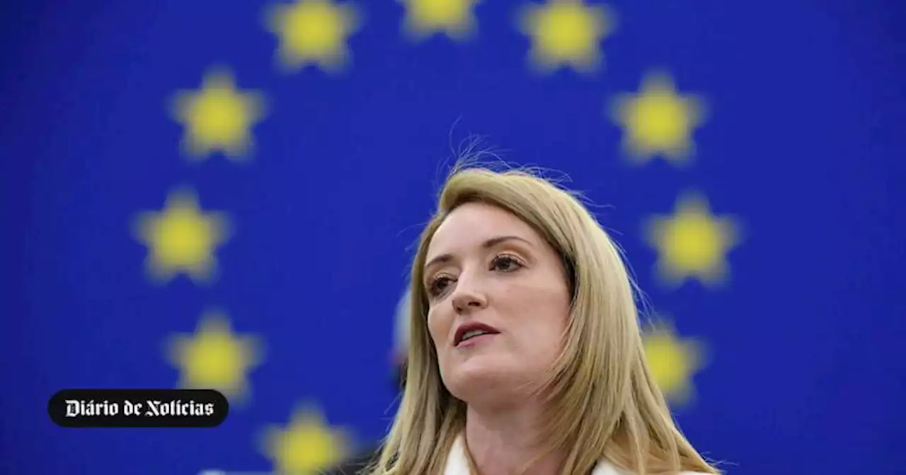 Eleita à primeira, Metsola é a terceira mulher a presidir ao Parlamento Europeu