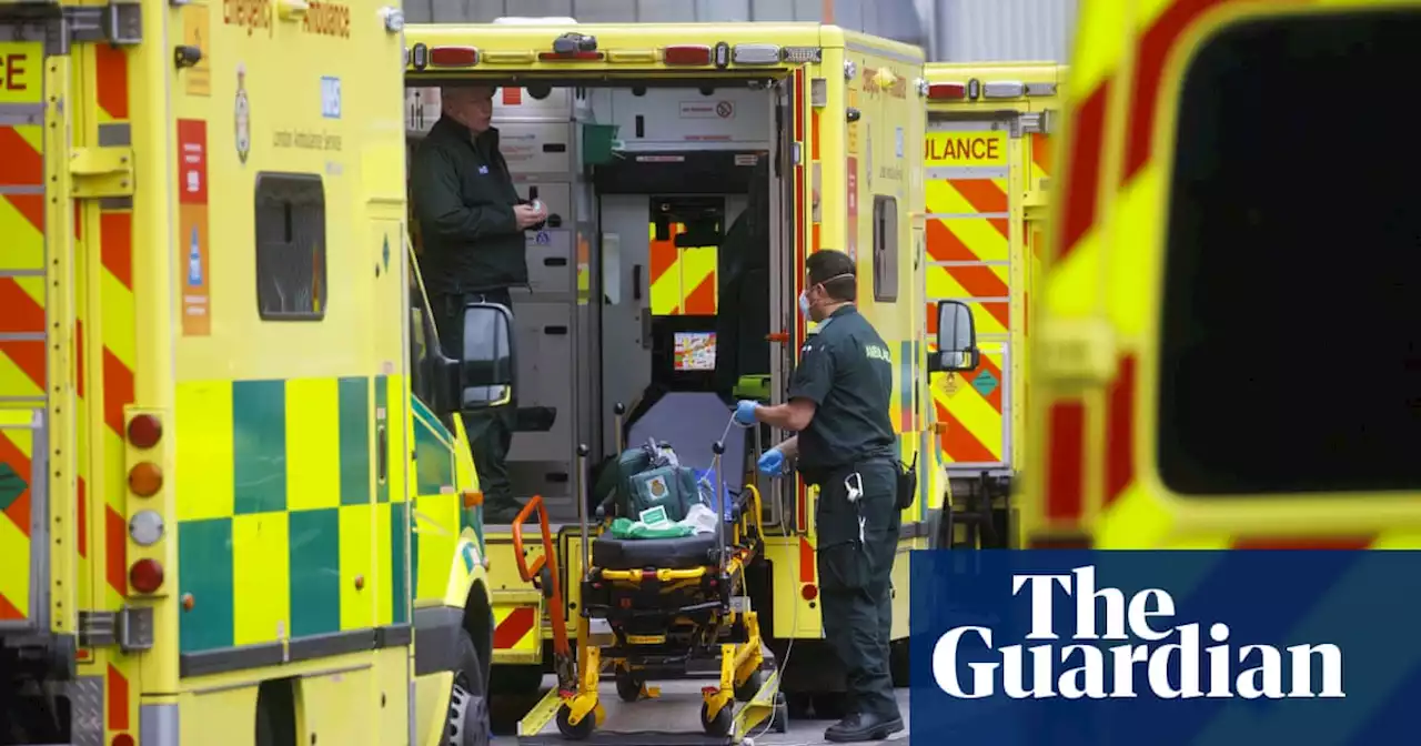 More than 900 Covid deaths recorded in England and Wales in first week of January