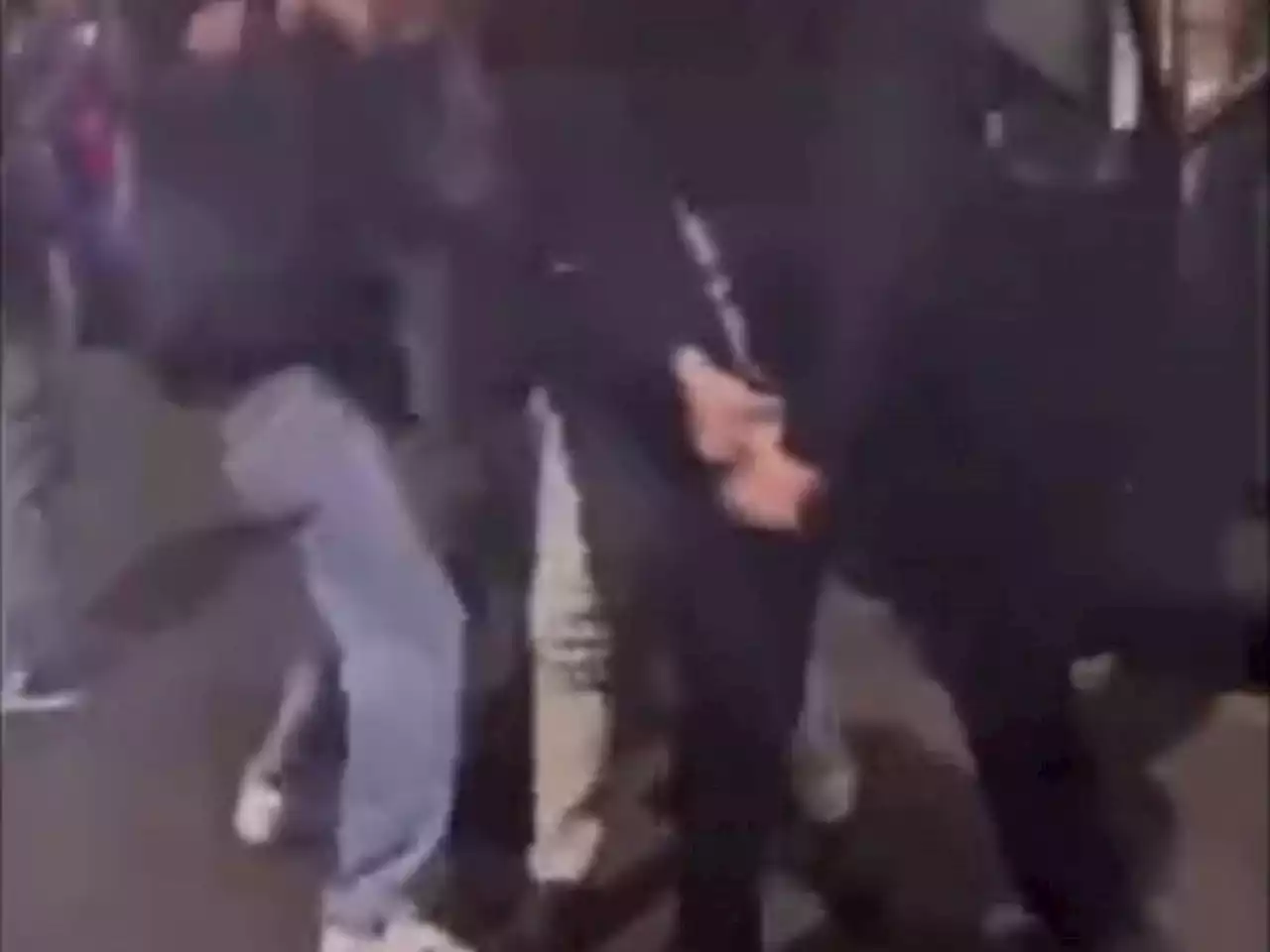 'Ecco perché ho sparato'. Il vigile aggredito dalla banda di skaters