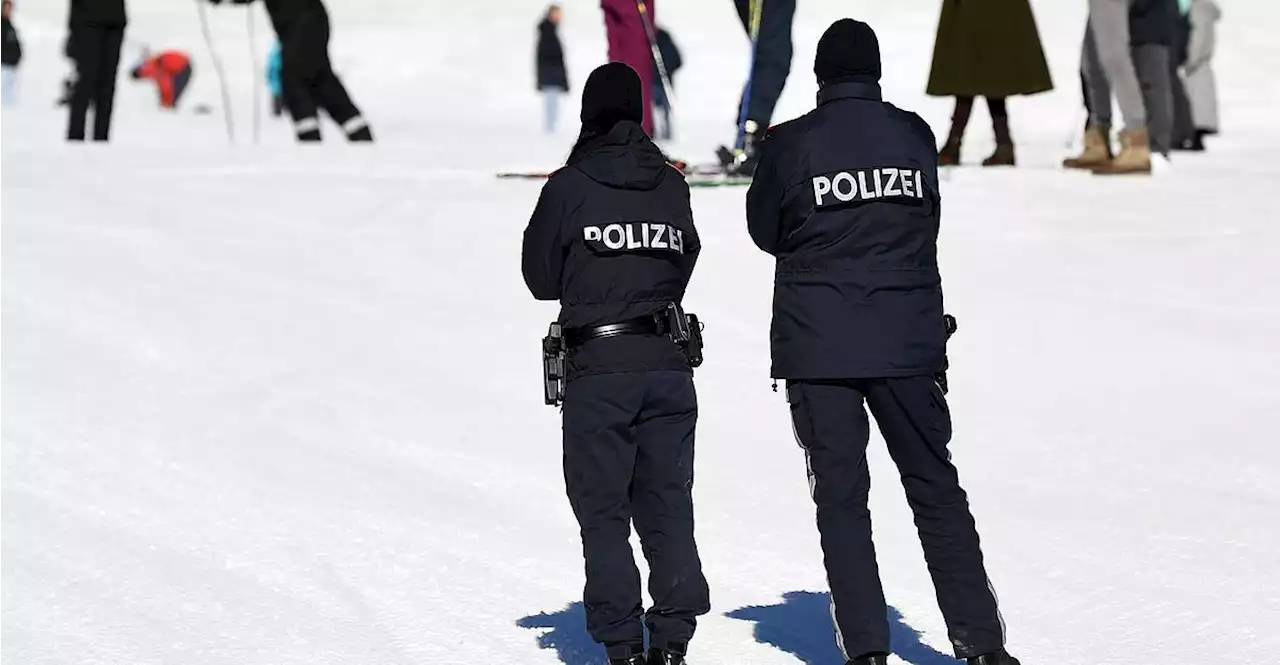 Abfahrt mit dem Auto: Alkolenker verunglückte auf Skipiste