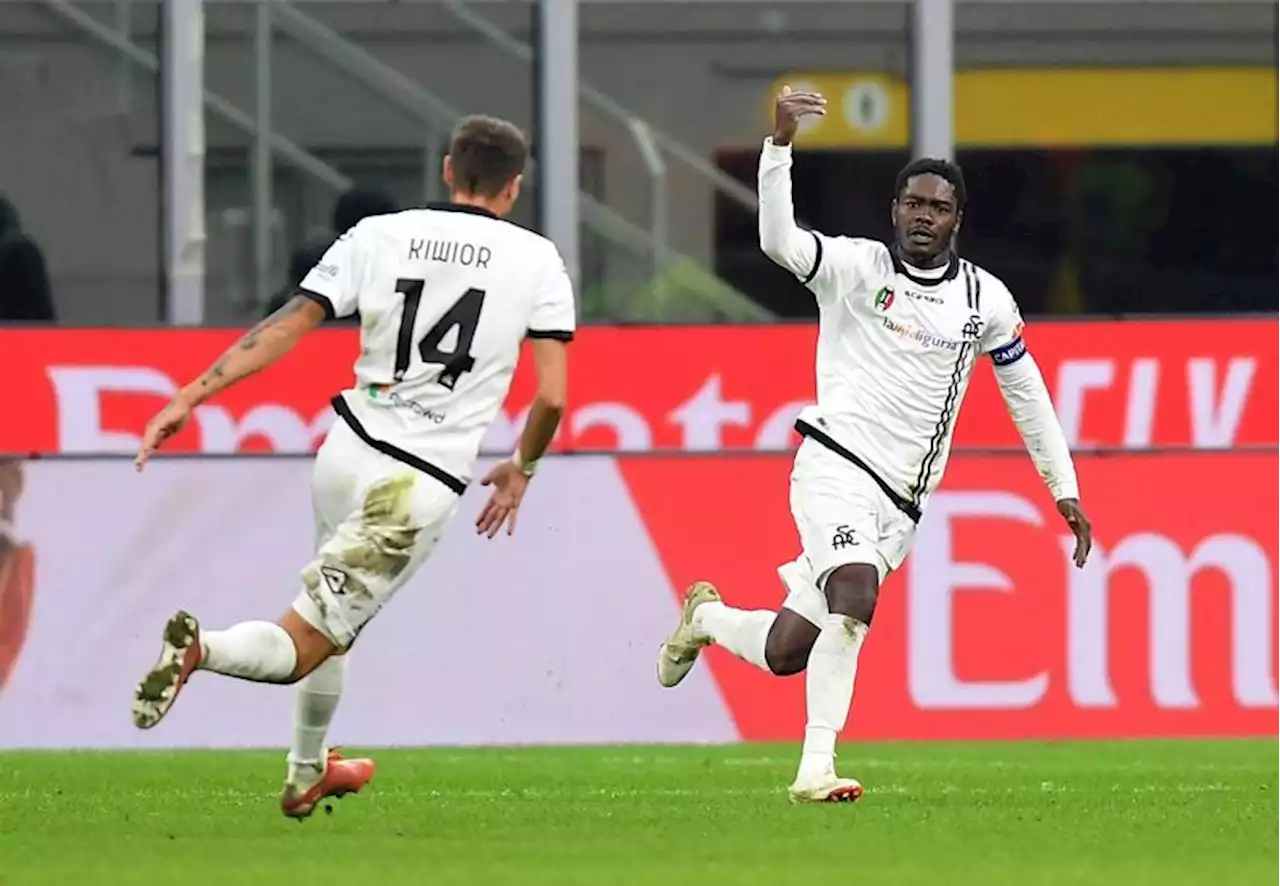 Soccer - Spezia strike at the death to stun title-chasing AC Milan