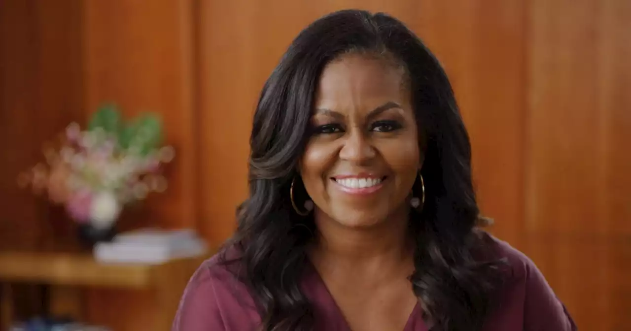 Watch makeup-free Michelle Obama do a birthday dance for cake