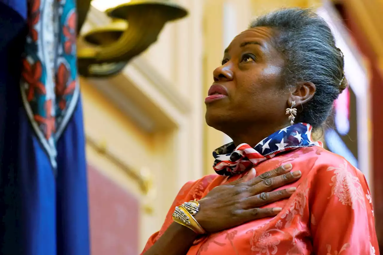 Virginia's 1st female lt. gov. takes her seat in the Senate