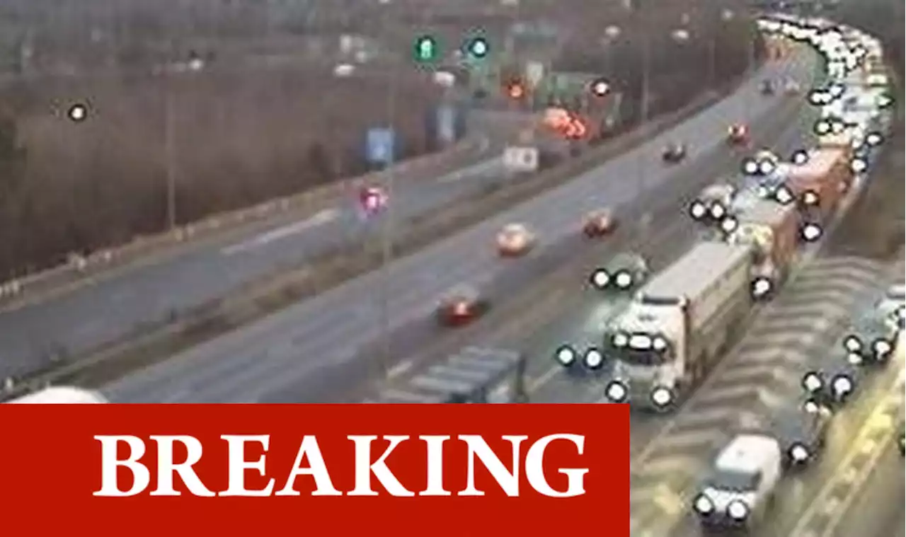 M25 traffic: Severe delays after pile-up closes lane on motorway