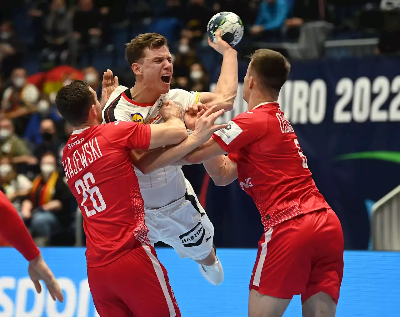 Handball-EM - Deutschland siegt trotz vieler Coronafälle gegen Polen