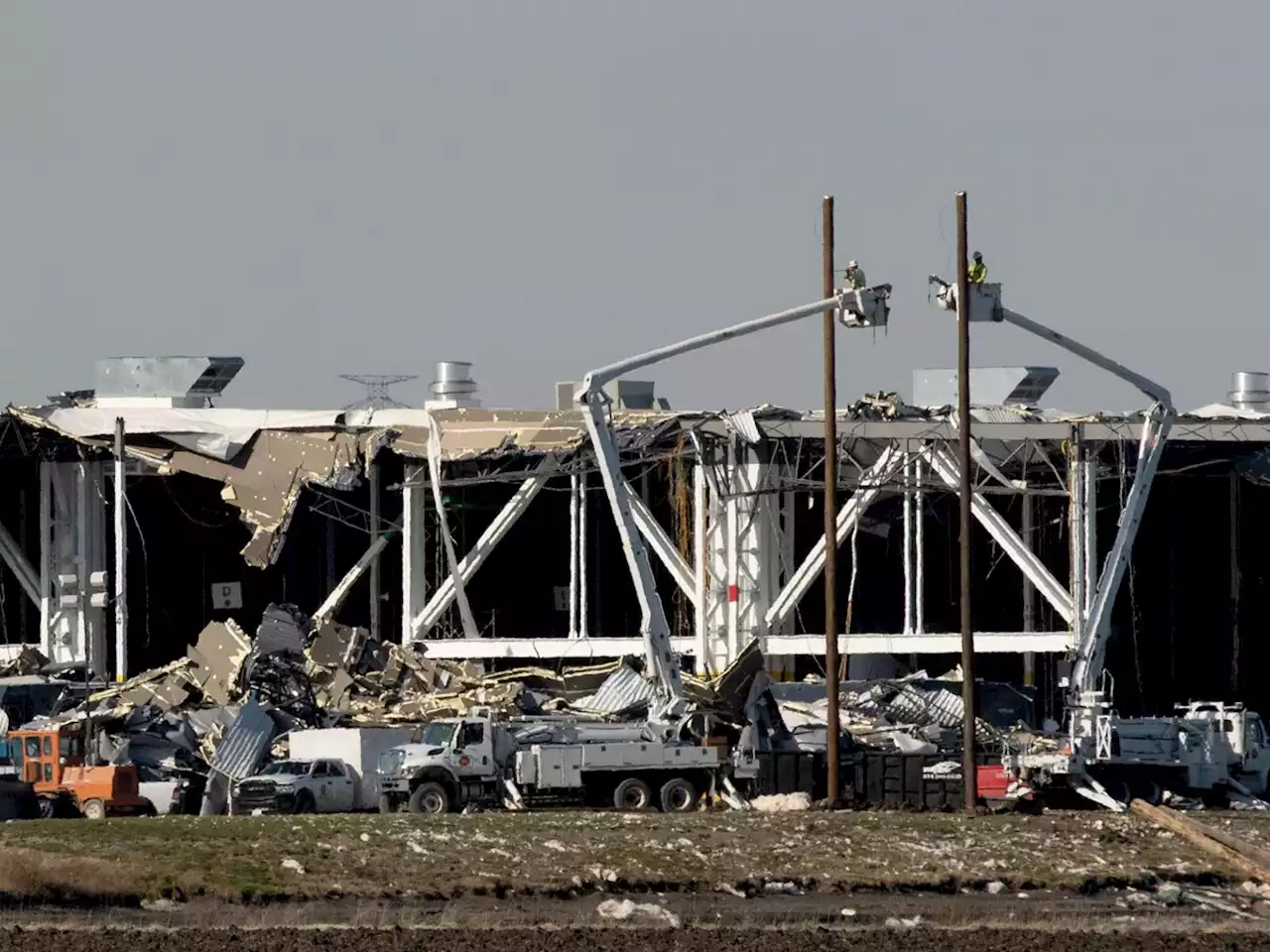 Amazon sued by family of employee killed in Illinois tornado warehouse collapse | Engadget