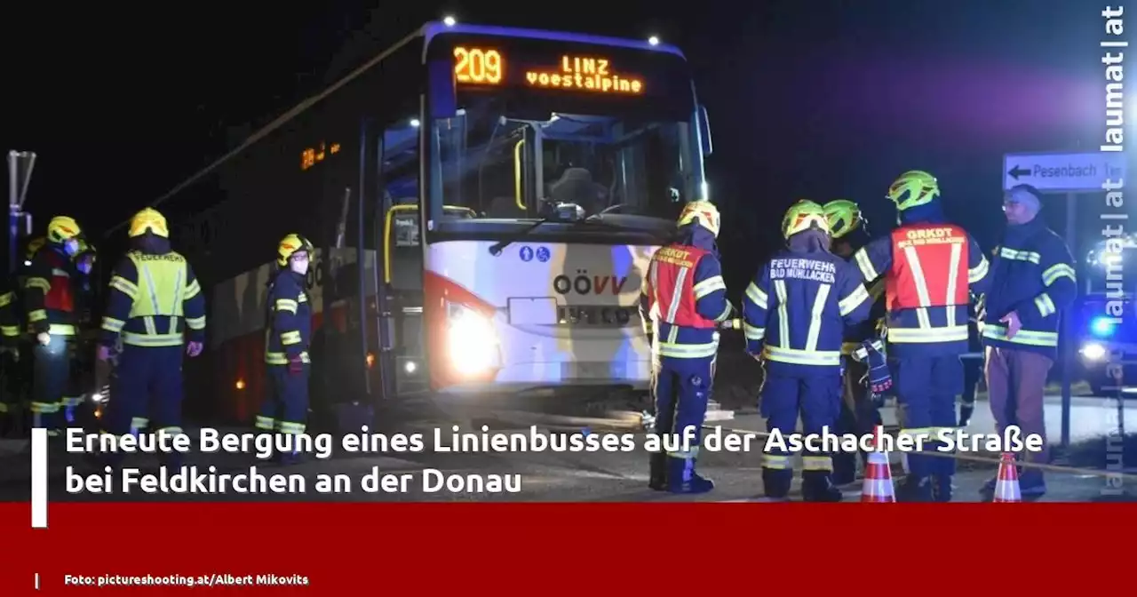 Erneute Bergung eines Linienbusses auf der Aschacher Straße bei Feldkirchen an der Donau | laumat|at