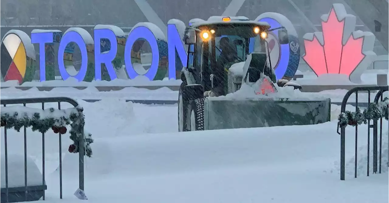 Toronto's full fleet of ploughs clear snow-covered streets