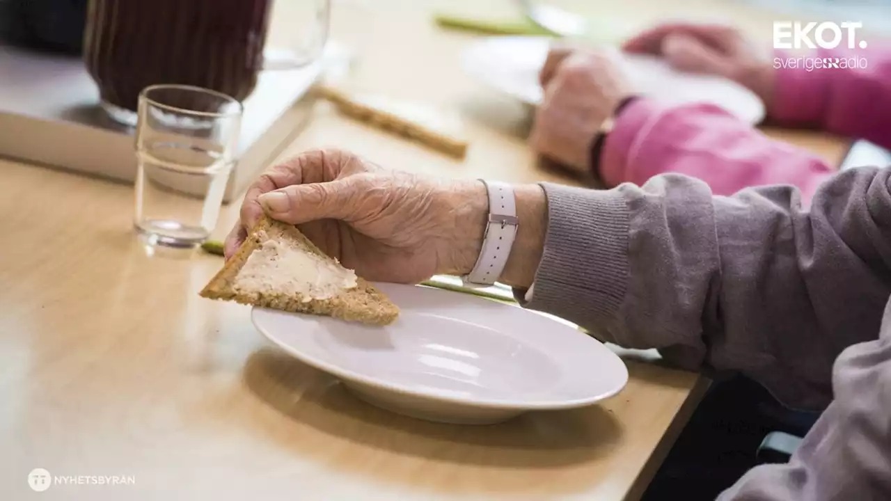 Äldre på äldreboenden får mat för sällan - Nyheter (Ekot)