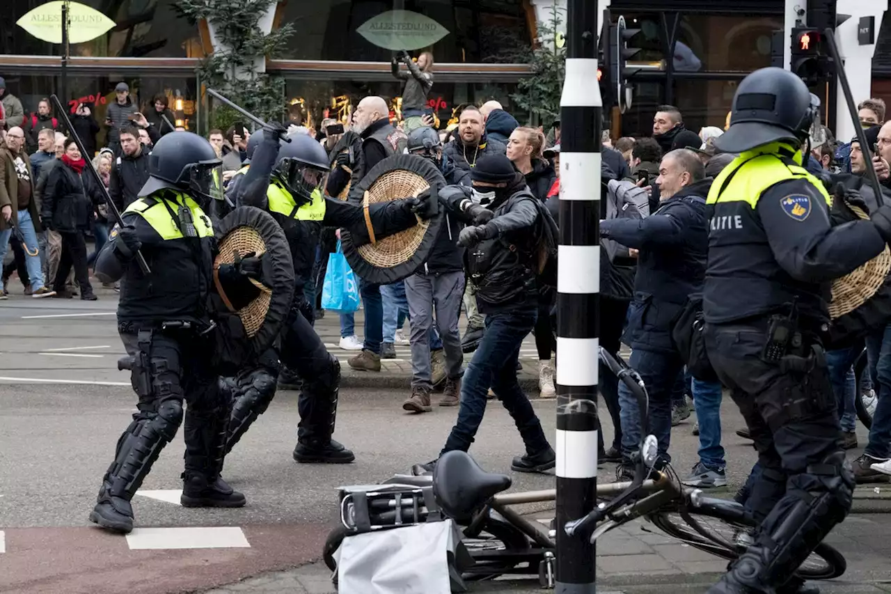 Tausende bei verbotenem Corona-Protest in Amsterdam – Polizei greift hart durch