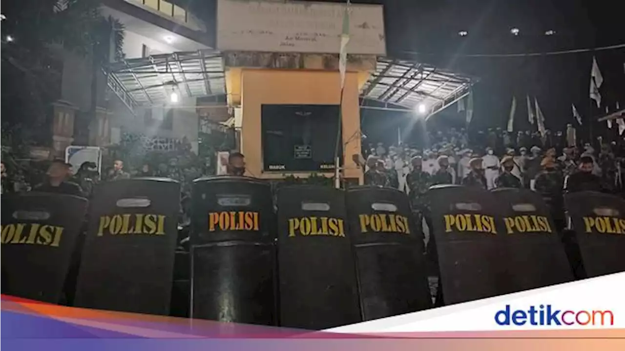 Dijaga Ketat TNI-Polri, Massa Padati Milad Front Persaudaraan Islam