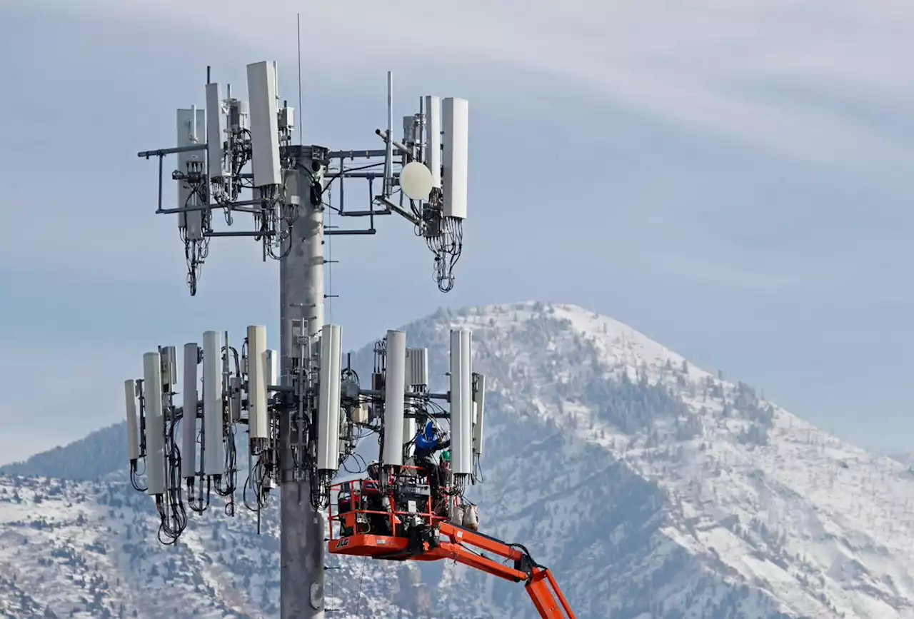 AT&T and Verizon might delay 5G expansion again over FAA concerns | Engadget