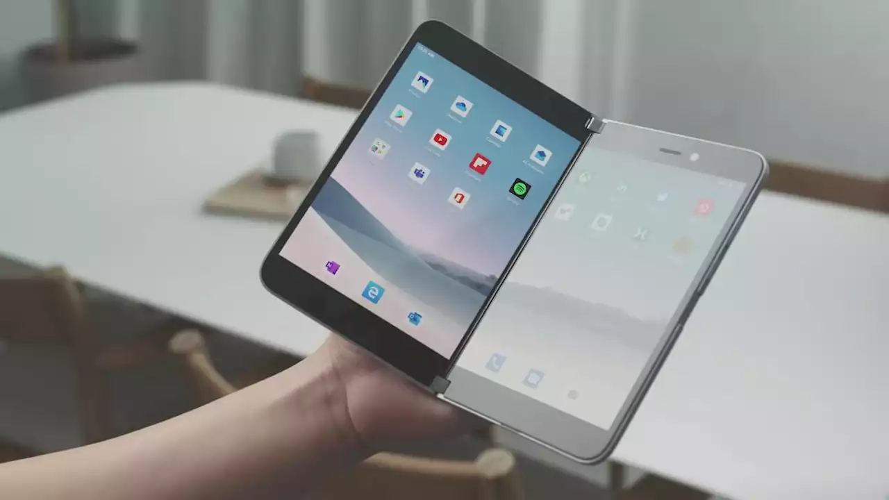 Microsoftは折りたたみスマホSurface Duo向けに「2021年末までにAndroid 11へのアップデートを提供する」という約束を反故にしたという指摘