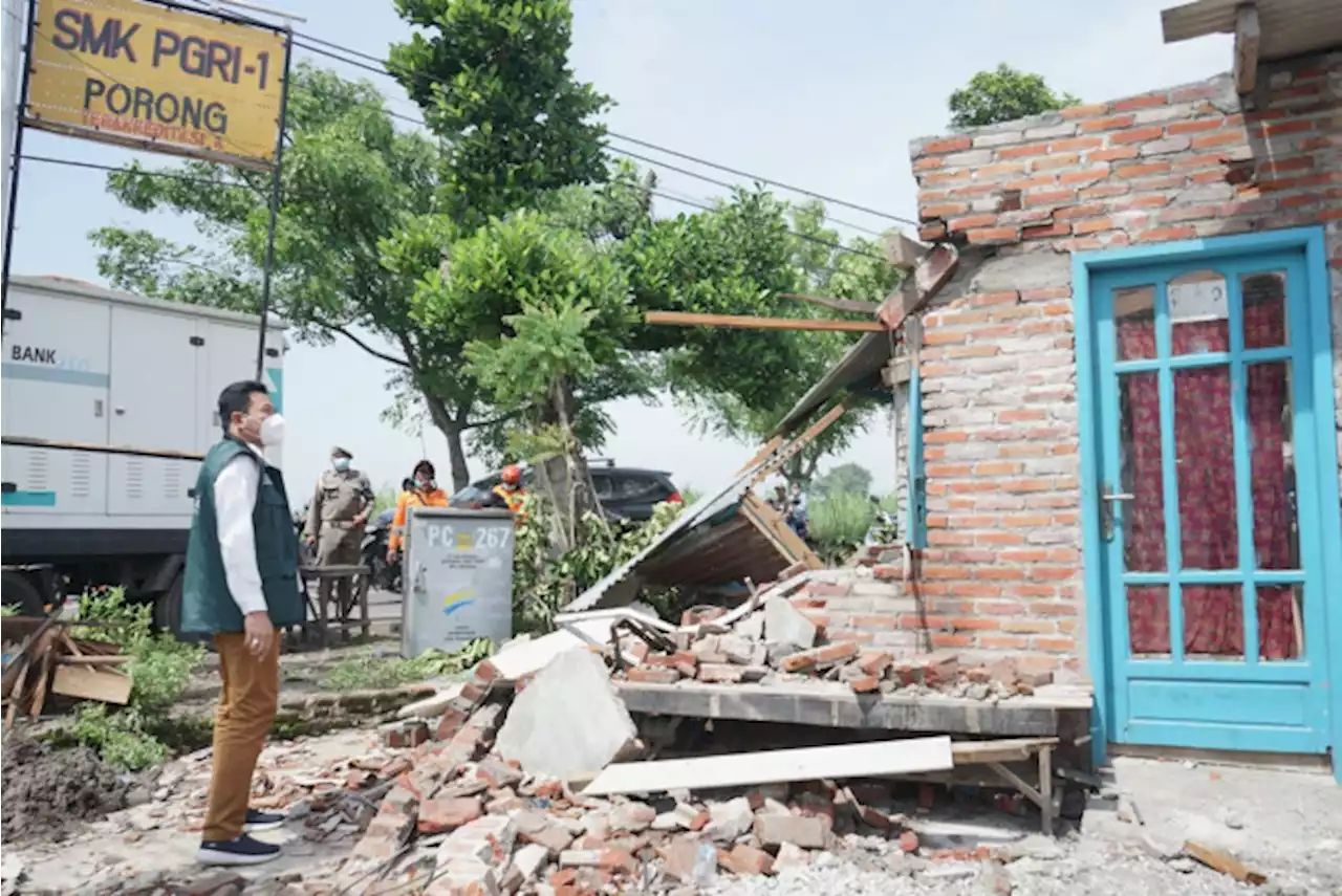 Pemkab Sidoarjo Beri Bantuan Material Korban Puting Beliung