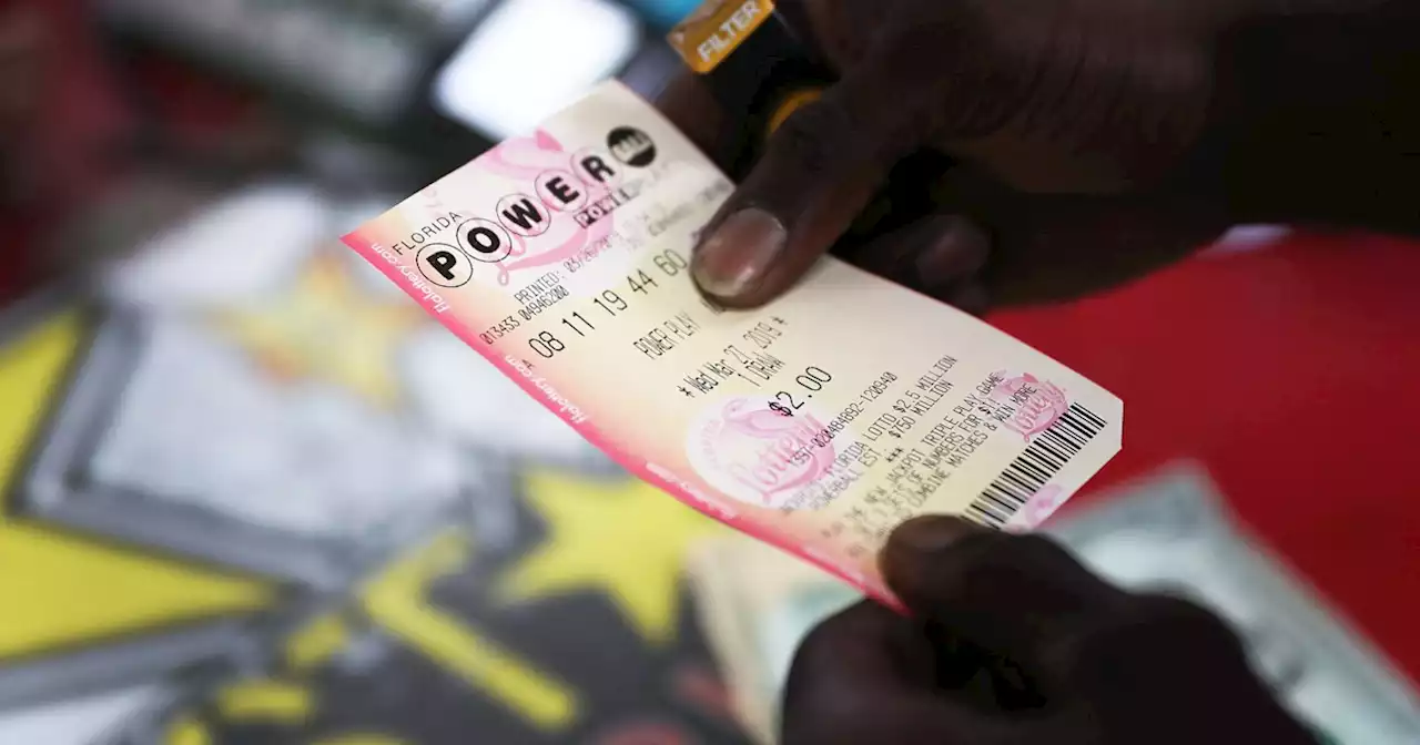 Powerball jackpot climbs to $500M for New Year's Day drawing