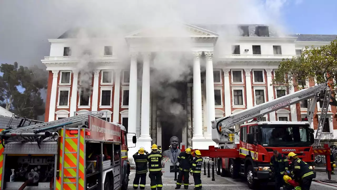 Südafrikas Parlament durch Brand zerstört