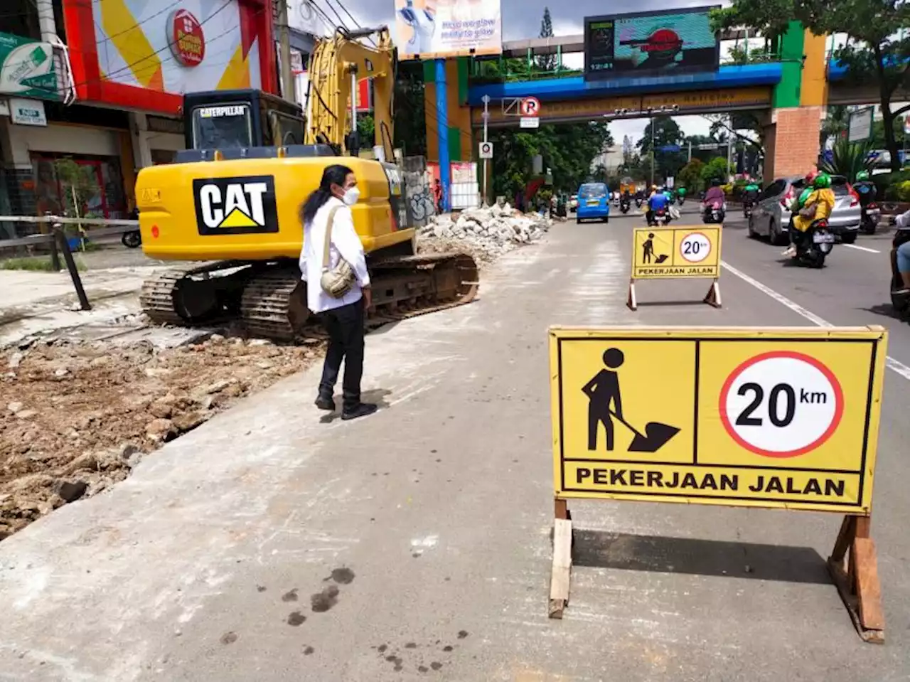 Dinas PUPR Depok Rampungkan Trotoar Jalan Margonda |Republika Online