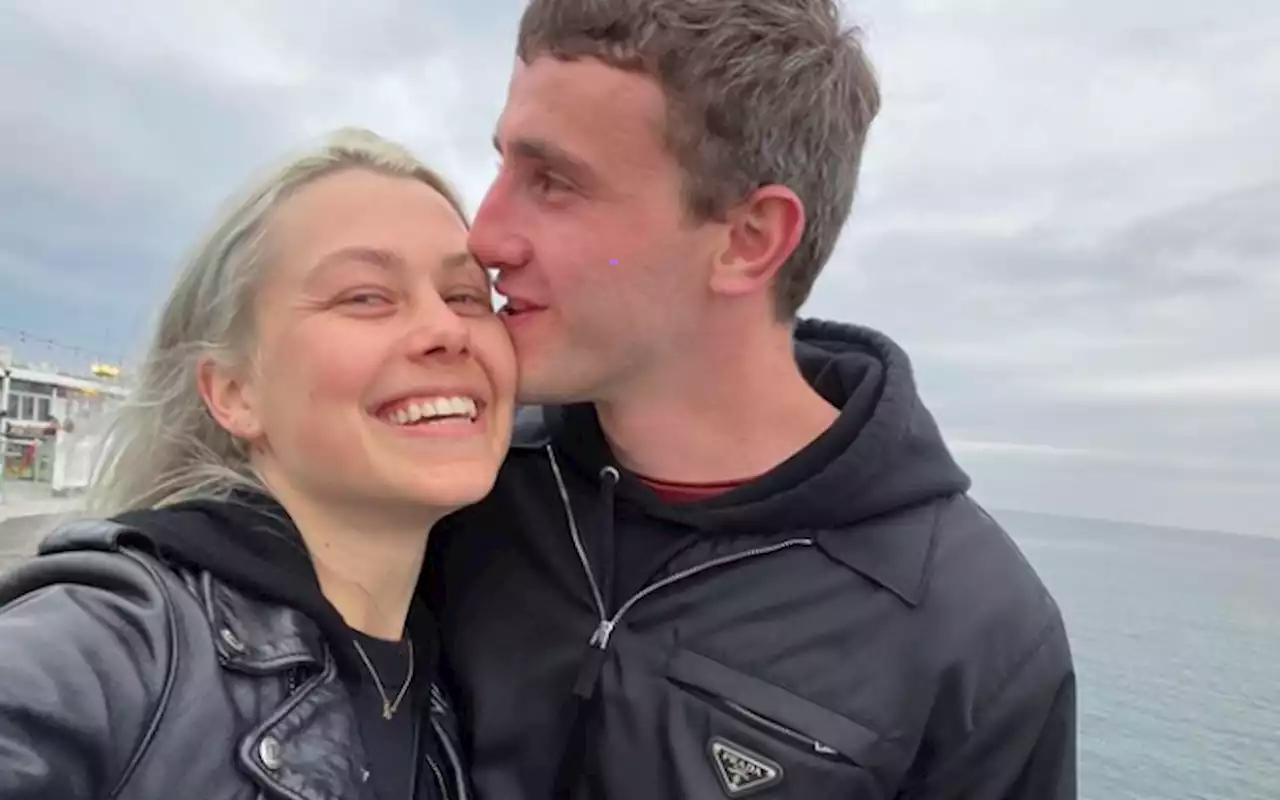 Phoebe Bridgers Shares Adorable Picture Of Herself And Paul Mescal In Her 2021 Recap | Stellar