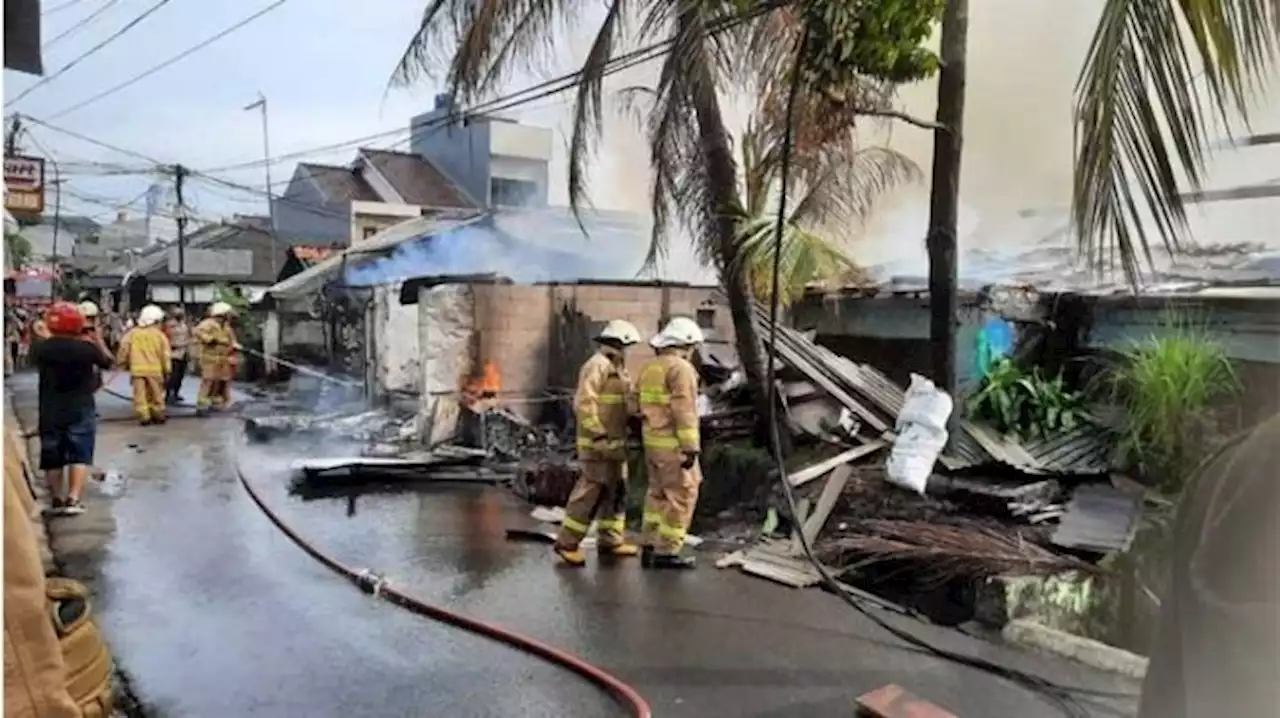 Dua Orang Meninggal dalam Kebakaran Bengkel di Mampang Prapatan