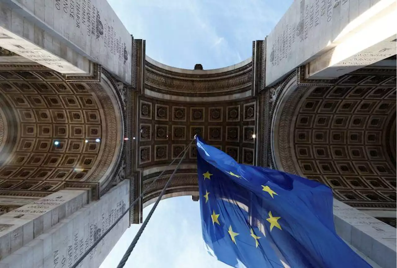 French far-right wants EU flag off Arc de Triomphe