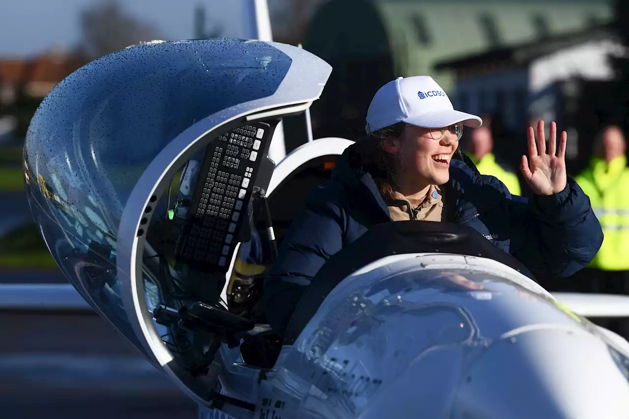 Teen pilot completes round-the-world feat