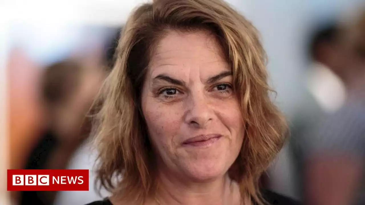 Tracey Emin requests No 10 take down her neon artwork