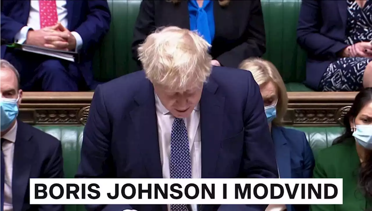 Illeborg: Boris Johnson hænger og dingler under hesten