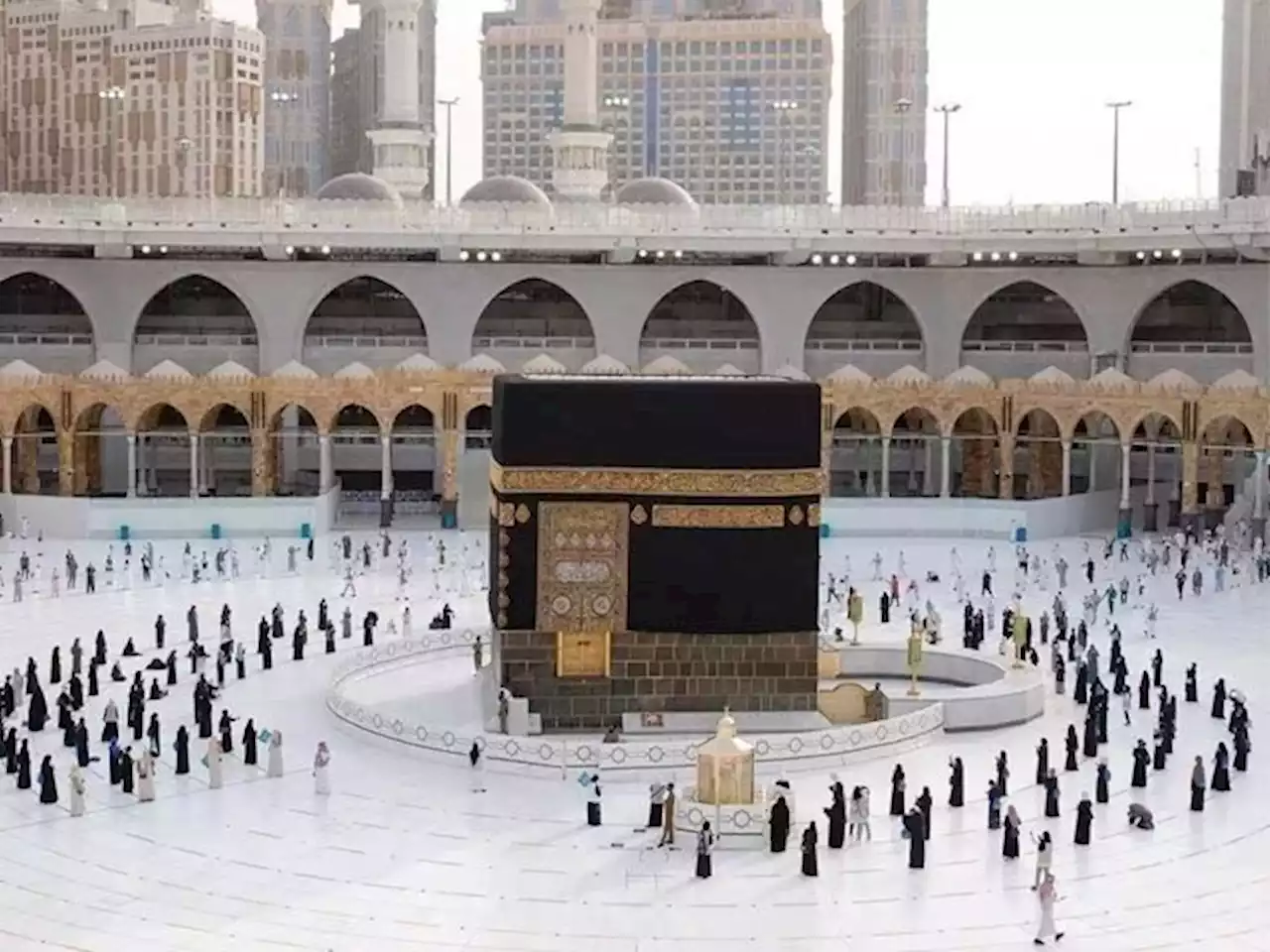 کورونا کیسز میں اضافے کے باوجود عمرہ ادائیگی جاری رکھنے کا فیصلہ - ایکسپریس اردو