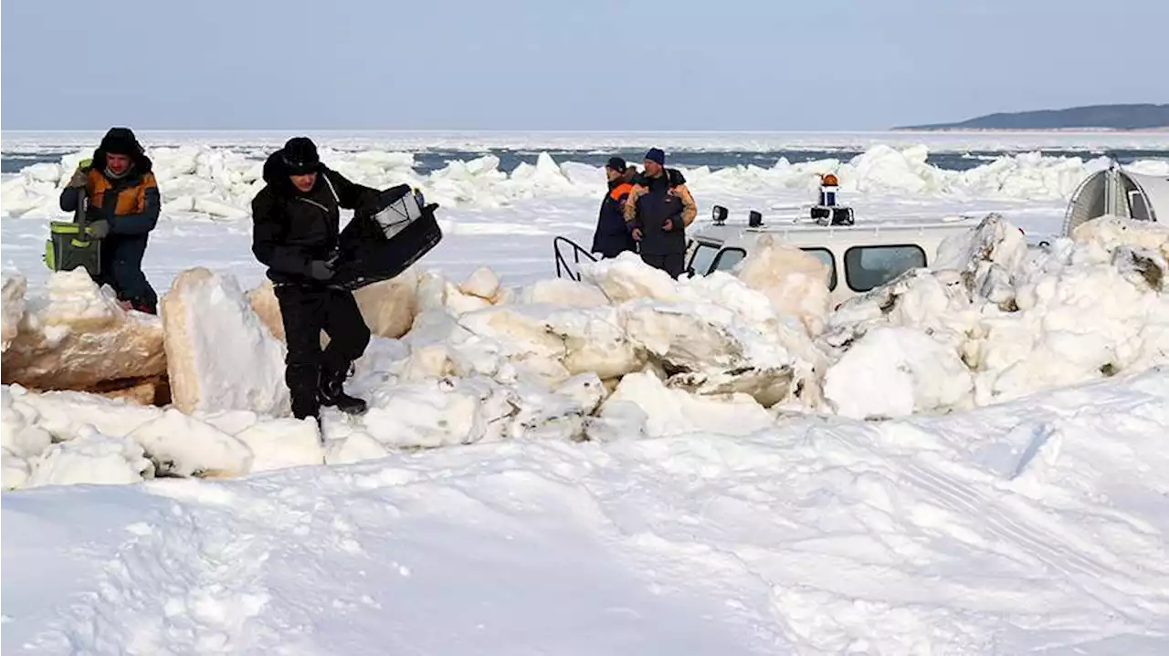 Сахалинские рыбаки потерялись в трещинах на припае в заливе Мордвинова