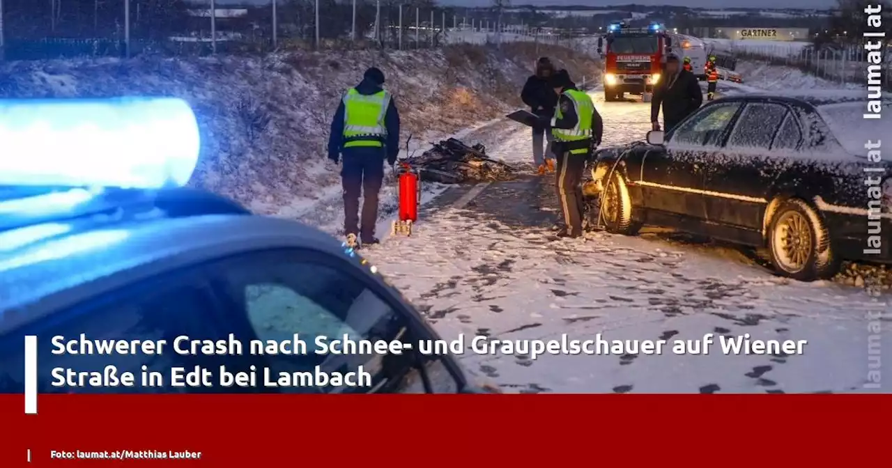 Schwerer Crash nach Schnee- und Graupelschauer auf Wiener Straße in Edt bei Lambach | laumat|at