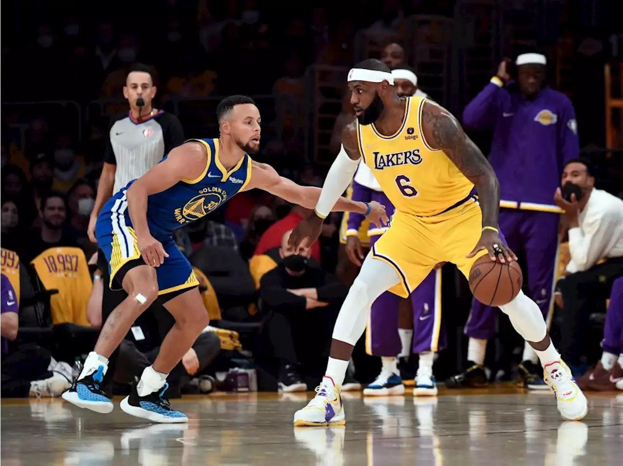 Warriors’ Steph Curry loses top spot in All-Star voting to familiar foe