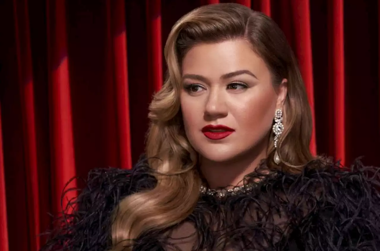 Kelly Clarkson Delivers Heart-Wrenching Cover of Sarah McLachlan’s ‘Adia’