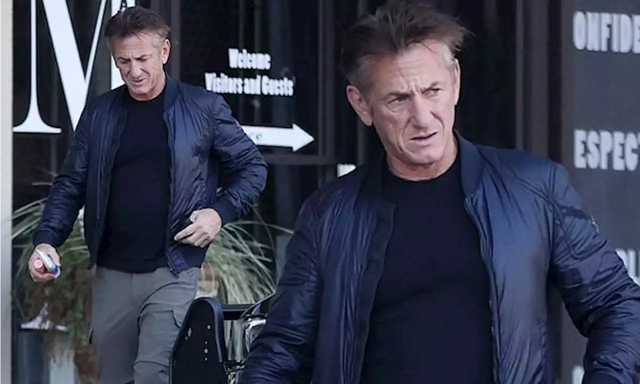 Sean Penn not wearing wedding ring during Malibu outing