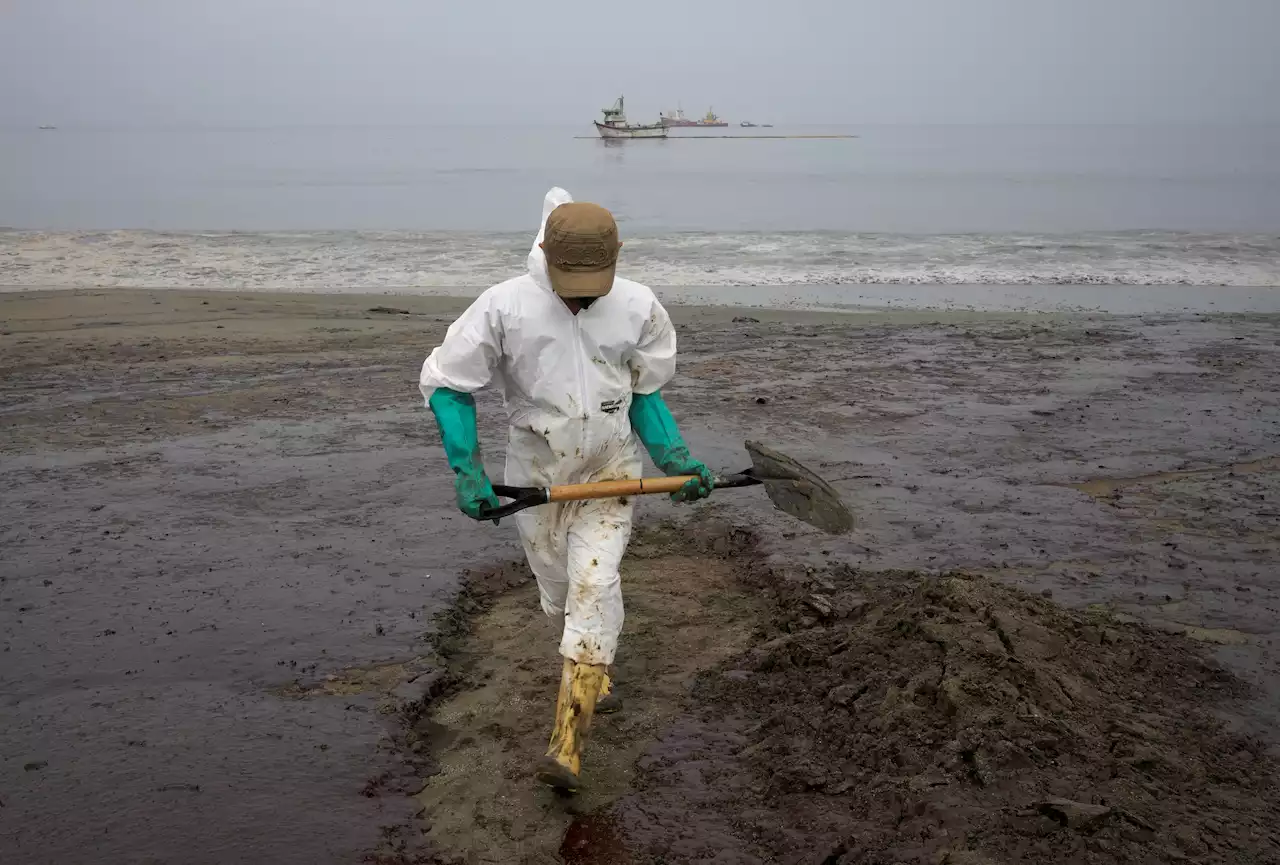 Umweltkatastrophe - Strände in Peru nach Vulkanausbruch auf Tonga mit Öl verschmutzt