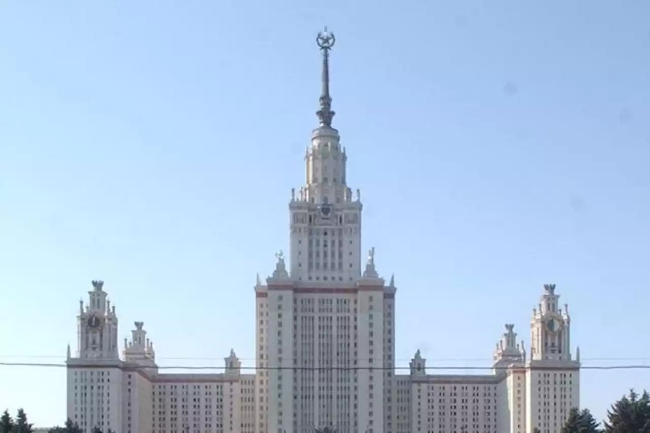 В главном здании МГУ потушили возгорание