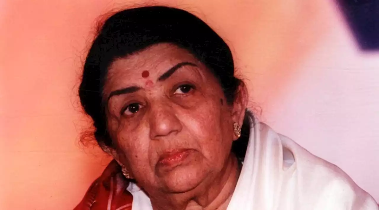 Lata Mangeshkar Health Update: लता मंगेशकर की हालत फिलहाल स्थिर, डॉक्टरों ने कहा- दिख रहे सुधार के लक्षण