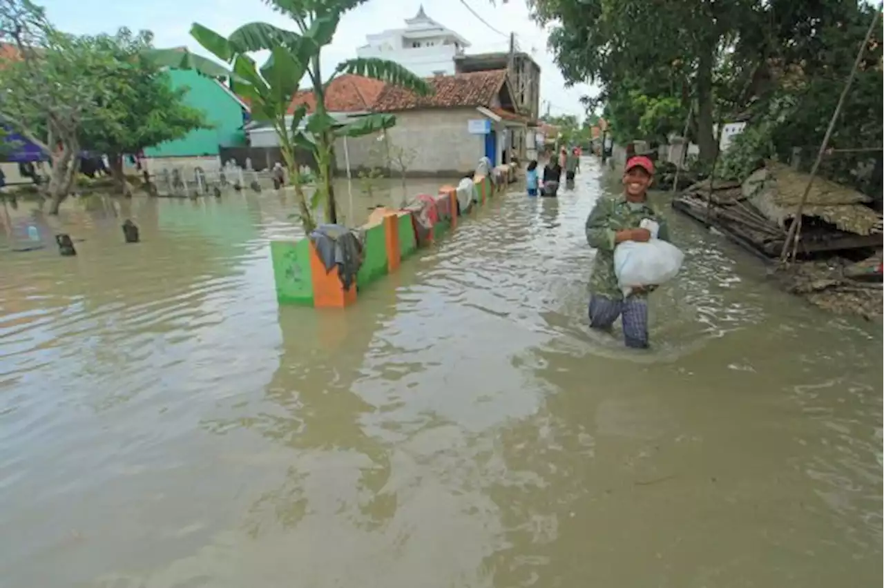 Tiga Desa di Cirebon Banjir akibat Luapan Sungai Ciberes