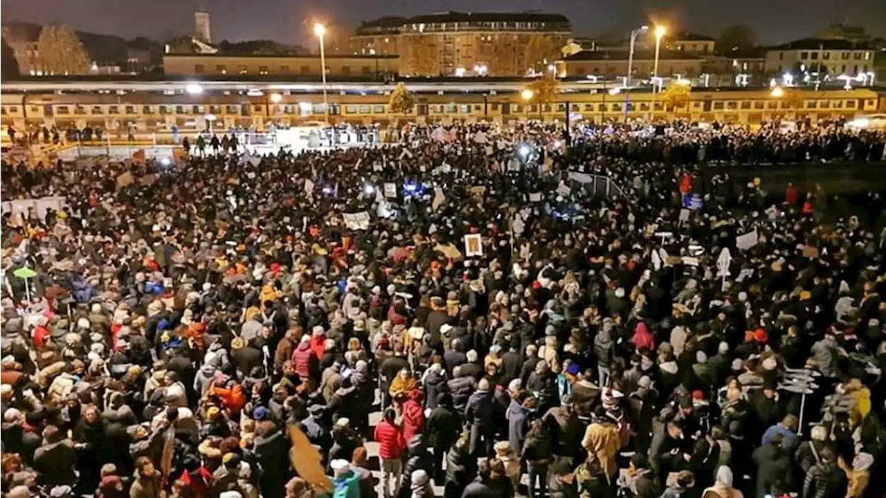 Quirinale, sardine e popolo viola in piazza: “No agli impresentabili”