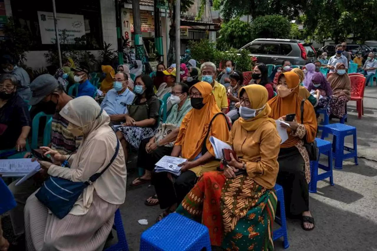Indonesia reports its first two Omicron deaths