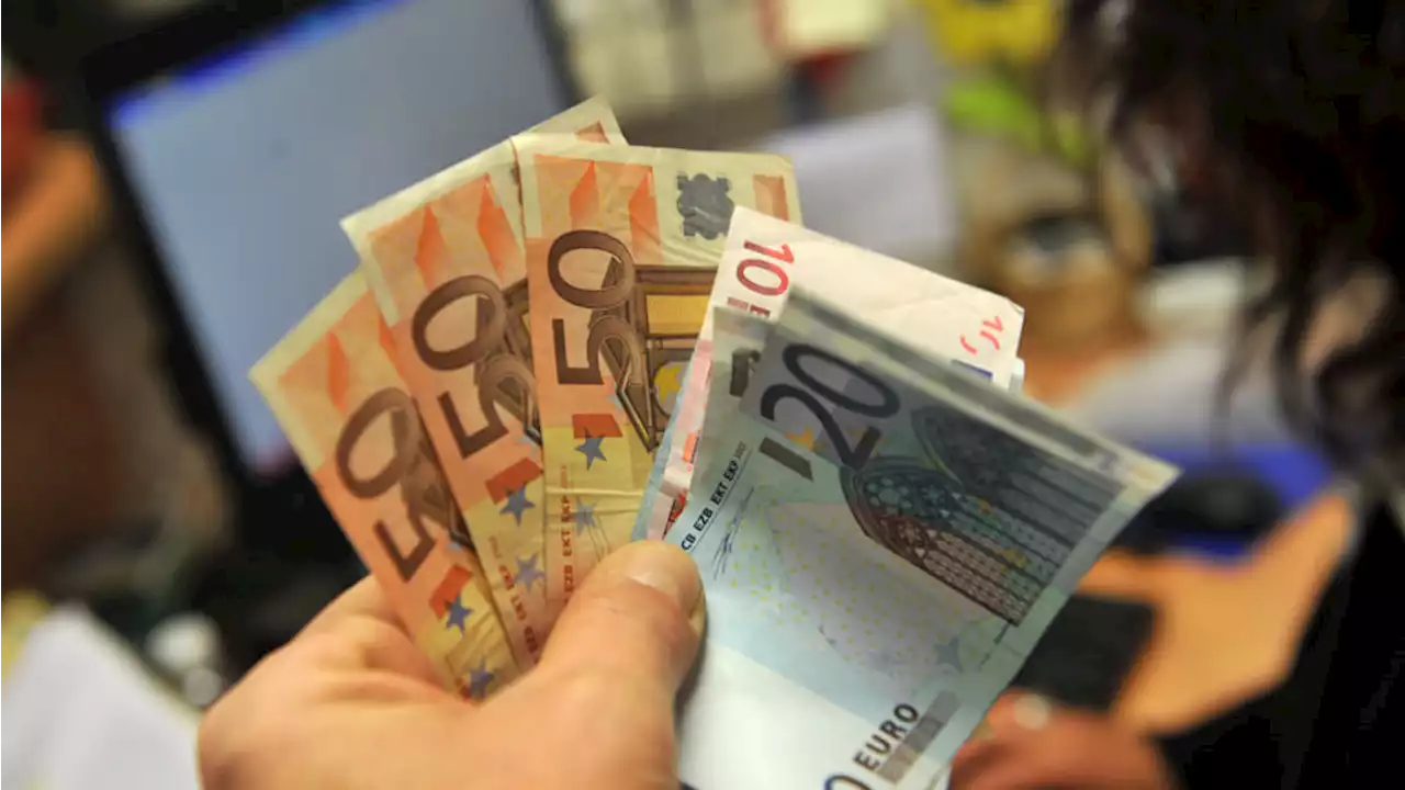 Bonus di 100 euro in busta paga: chi ne avrà diritto nel 2022 (e chi no)