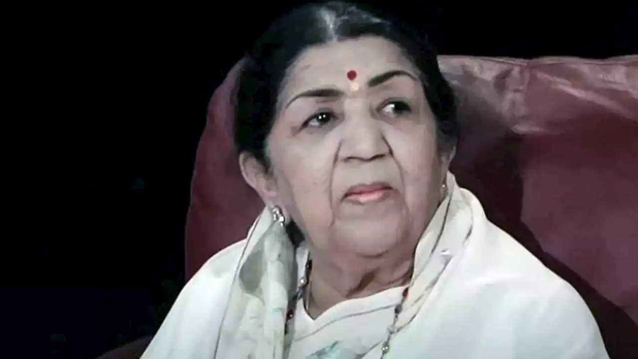 Lata Mangeshkar Health Update: बॉलीवुड सेलेब्स ने मांगी लता मंगेशकर के जल्द ठीक होने की दुआ, जानें कैसी है उनकी तबीयत